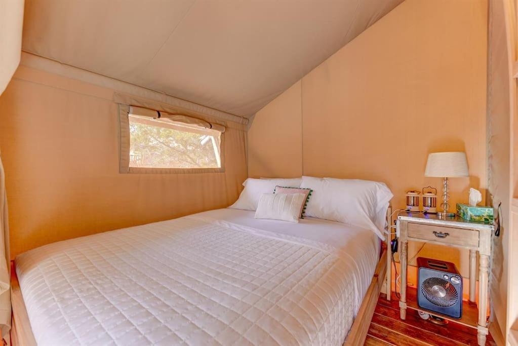 Hotel 12 Fires Luxury Glamping With Heating #5 Johnson City Esterno foto